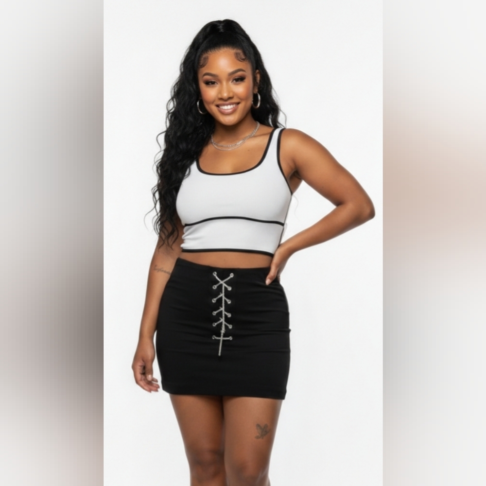 Jaunty Lace-Up Chain Mini Skirt Size M